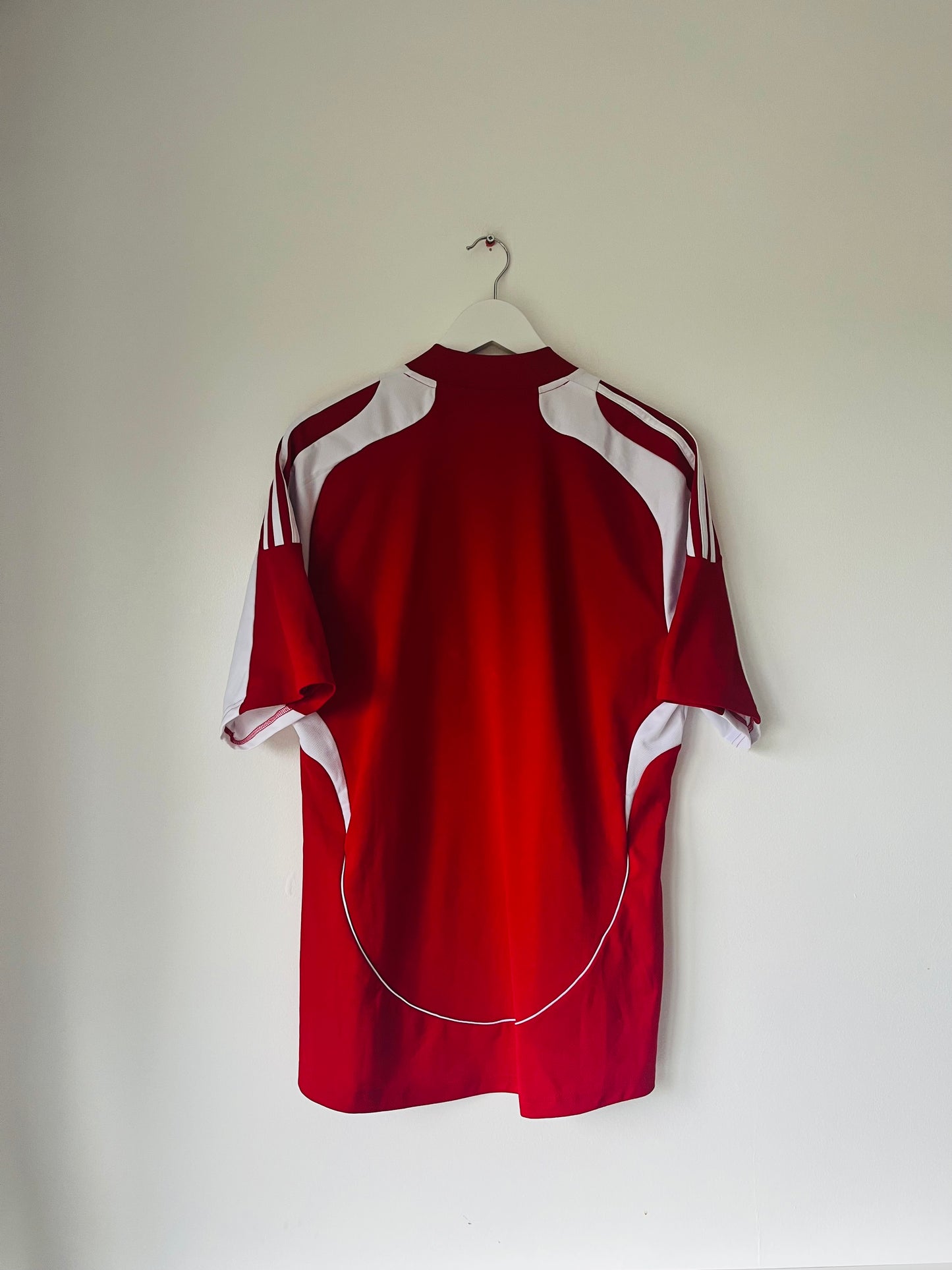 Red Bull Salzburg third football shirt
2010/11 Large