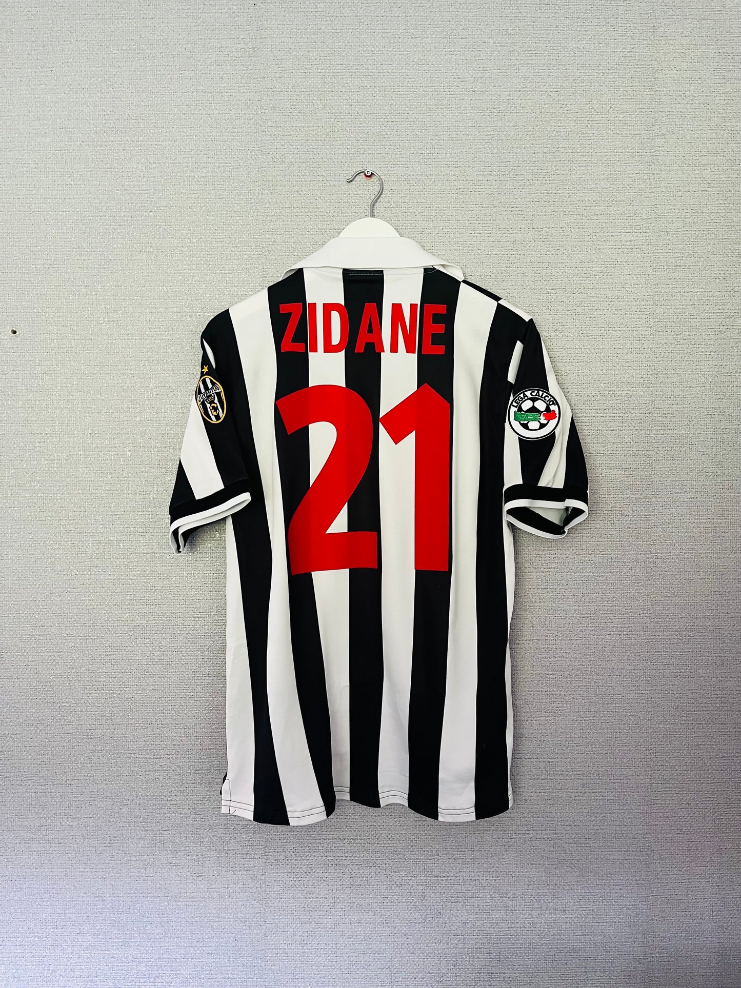 Juventus home football shirt 1998/99 Zidane Small