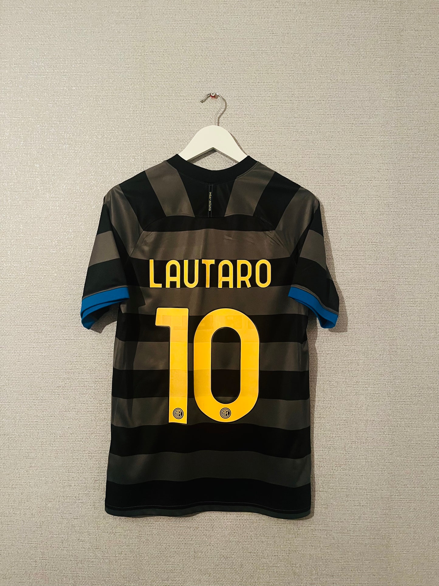 Inter Milan third football shirt 2020/21 Lautaro Small