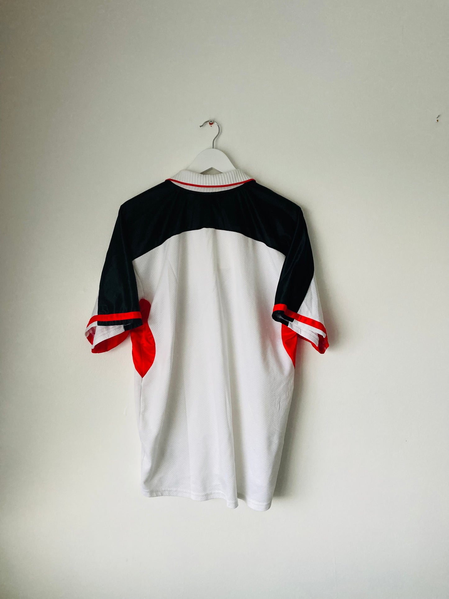 Barnsley away football shirt
1999/2000 Large