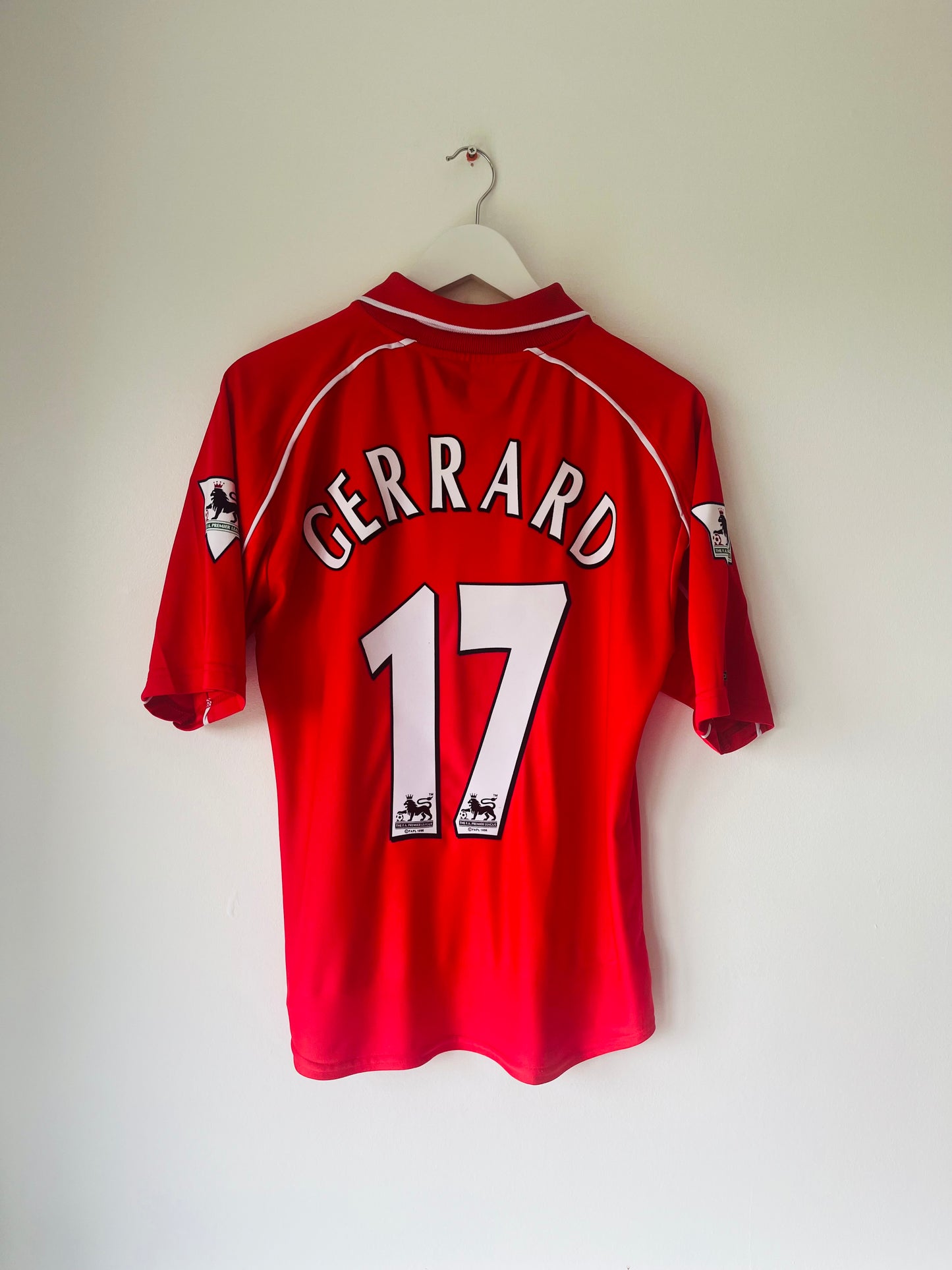 Liverpool home football shirt 2000/02 Gerrard Small