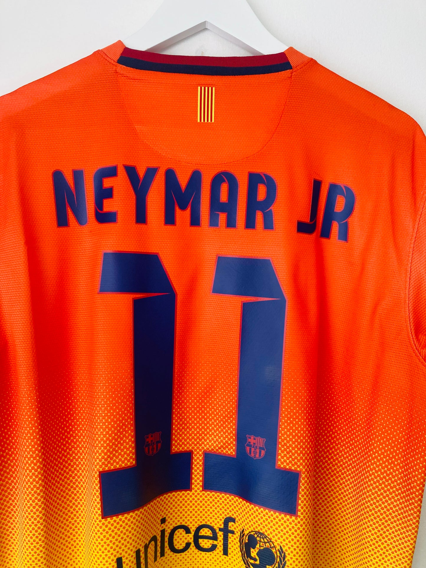 Barcelona away football shirt
2012/13 Neymar Jr Large