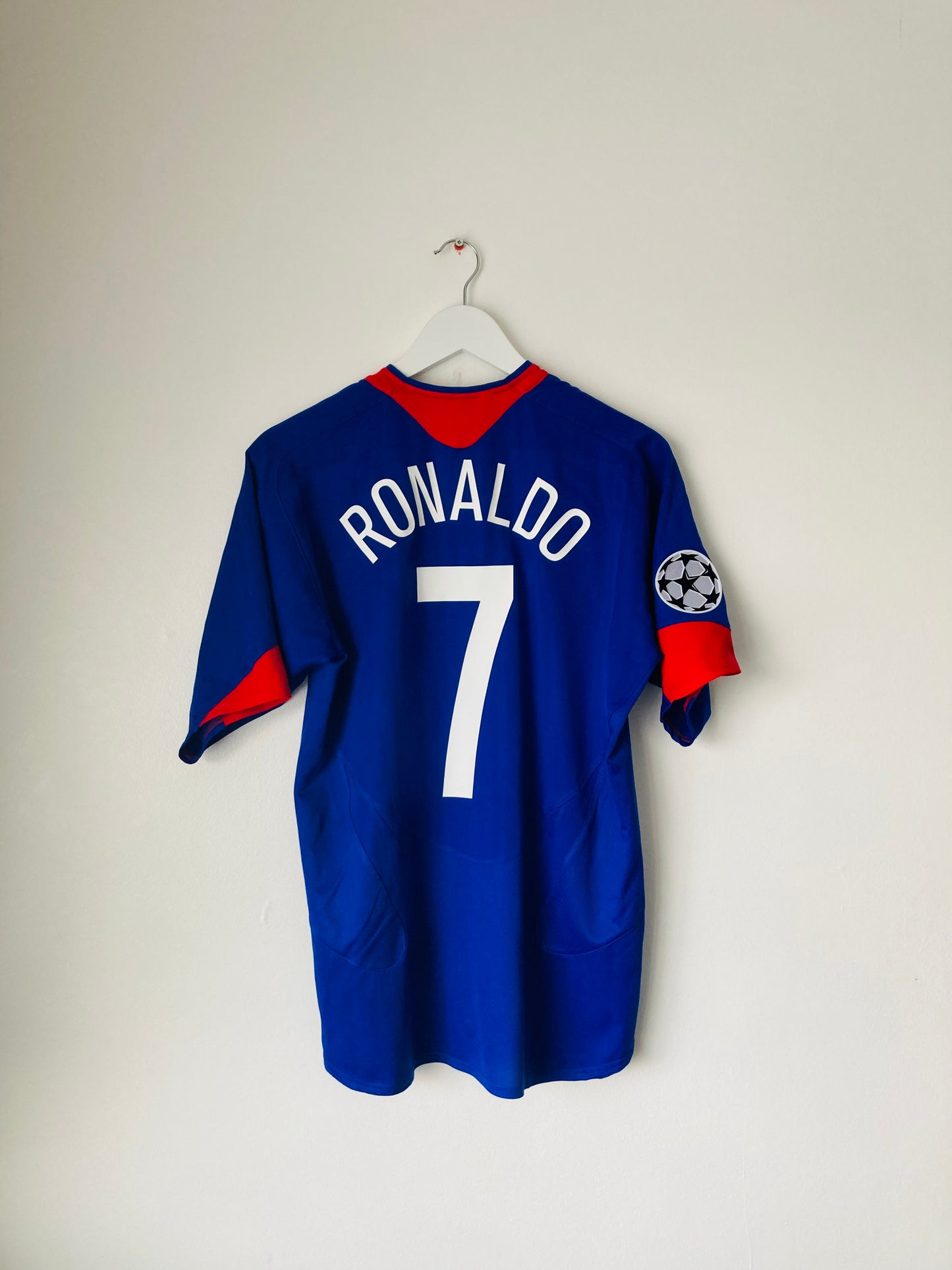 Manchester United away football shirt
2005/06 CR7 Medium