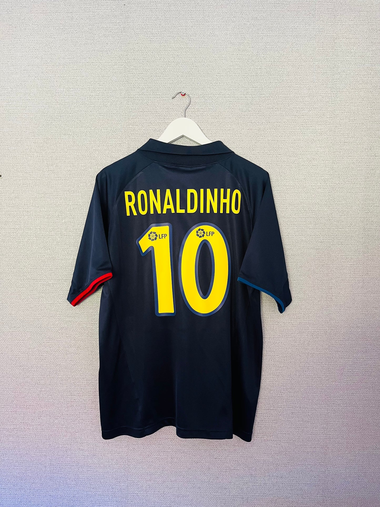 Barcelona away football shirt 2003/04 Ronaldinho Large