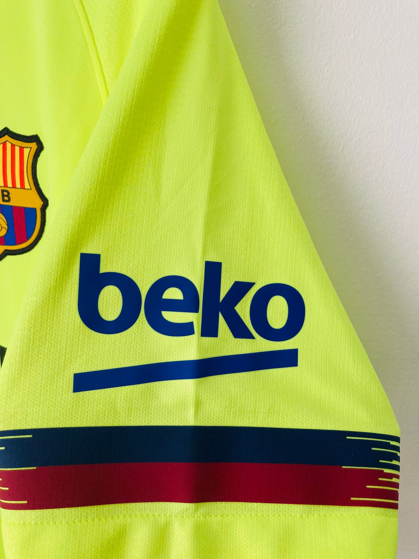Barcelona away football shirt
2018/19 Messi Large