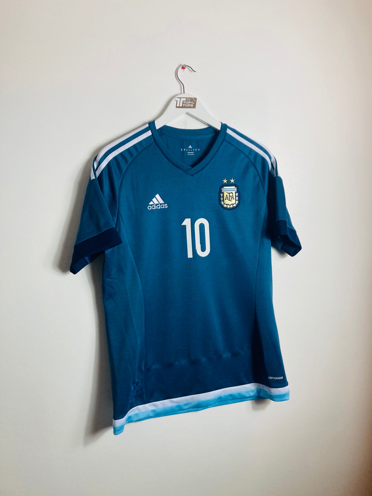 Argentina away football shirt 2015/16 Messi medium