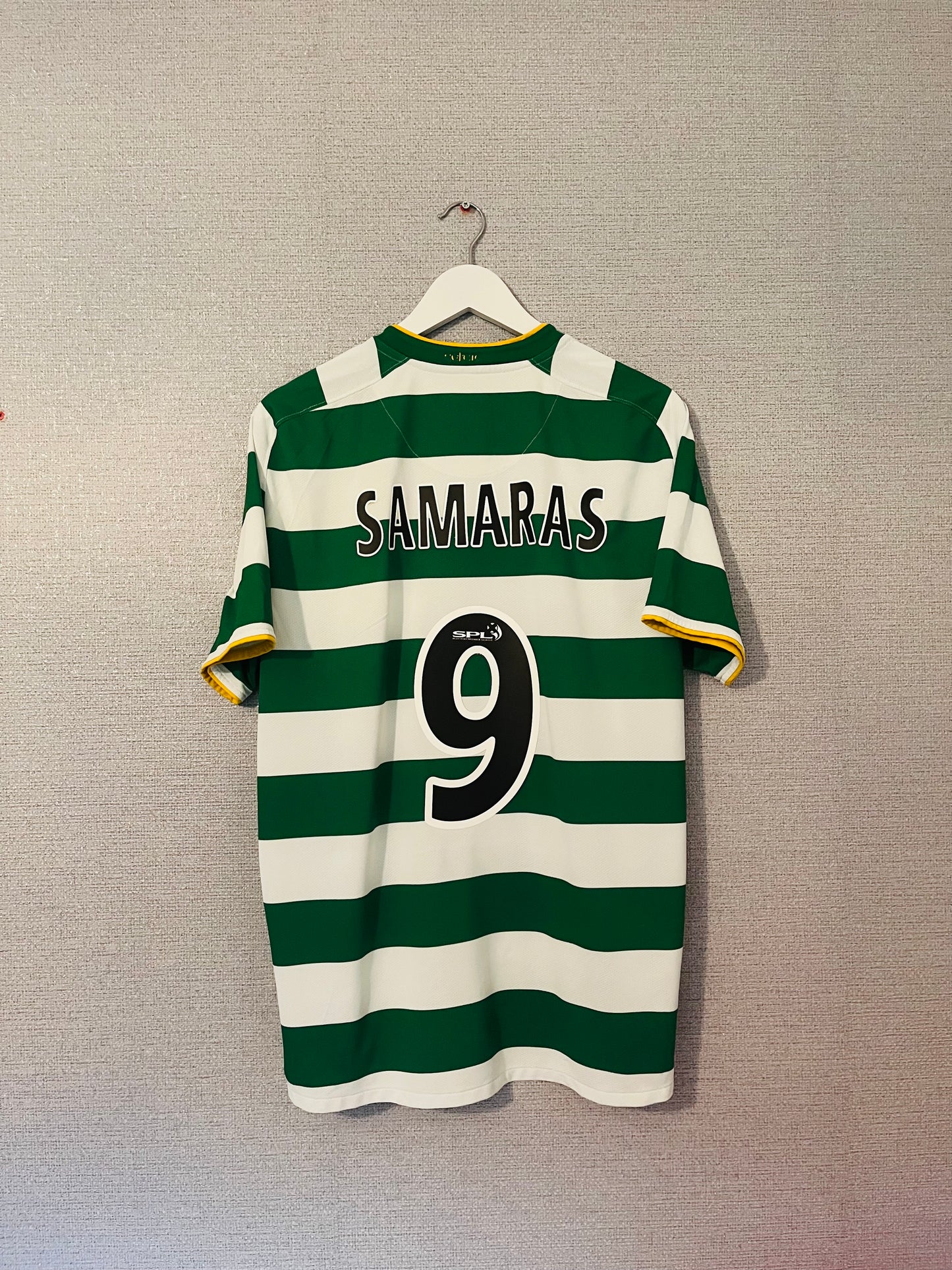 Glasgow Celtic home football shirt
2008/09 Samaras Large
