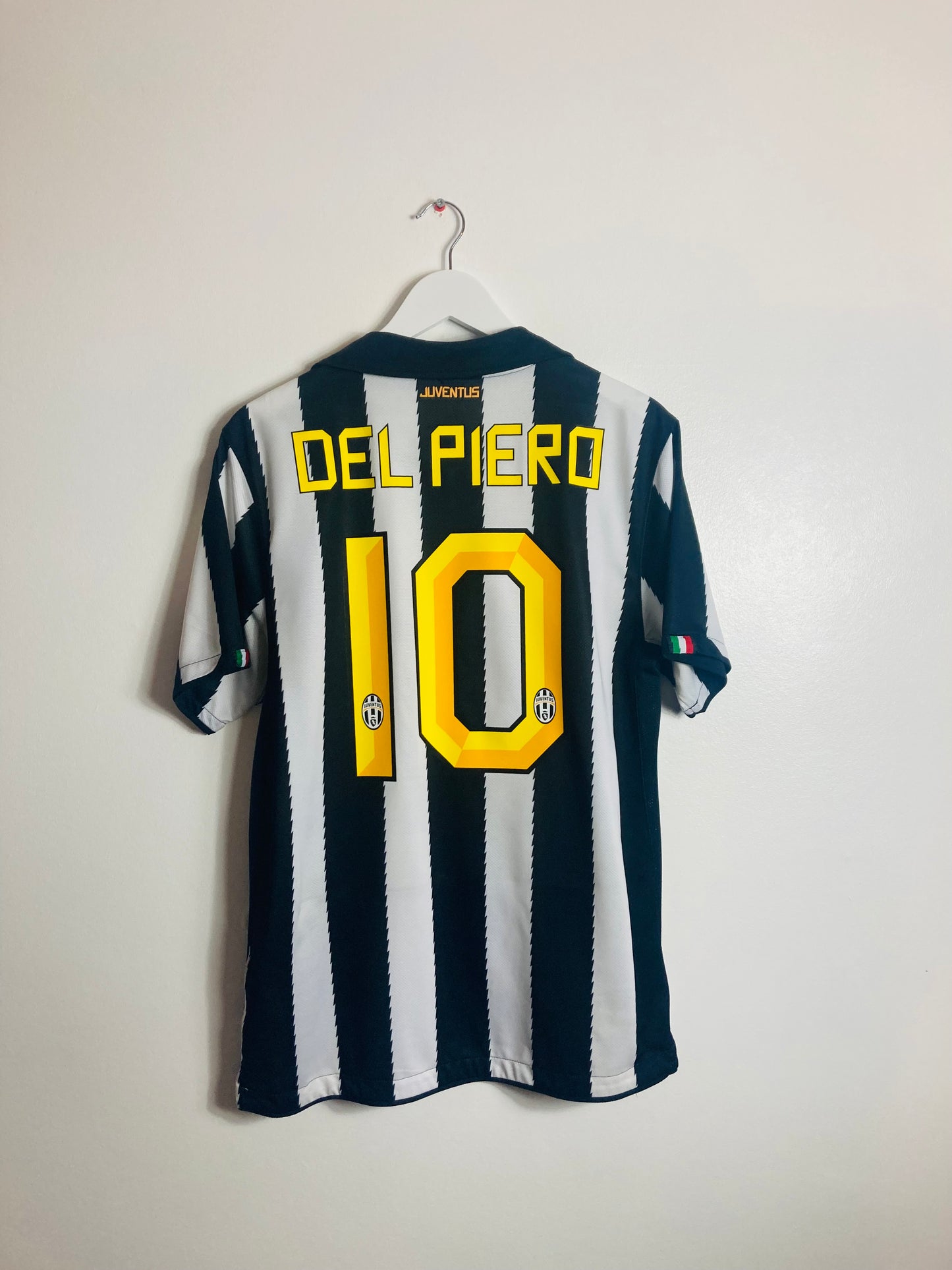 Juventus home football shirt
2010/11 Del Piero Medium