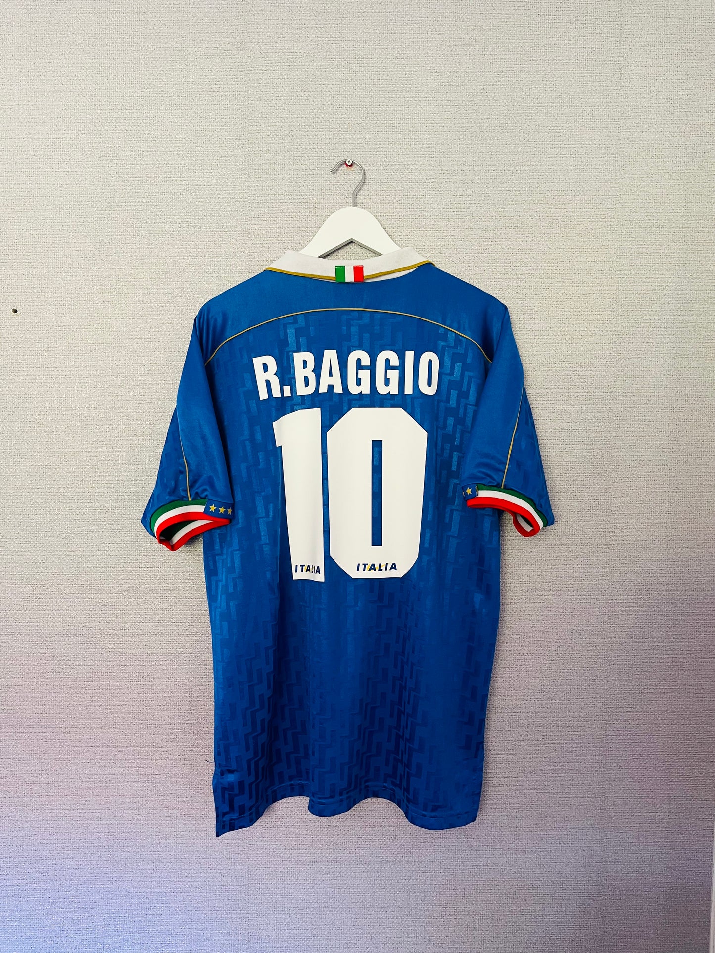 Italy home football shirt 1995/96 Baggio Large