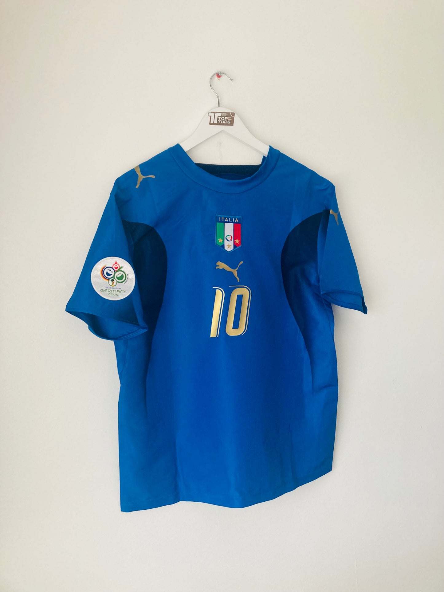 Italy home football shirt W/C 2006 Totti Medium BNWTs