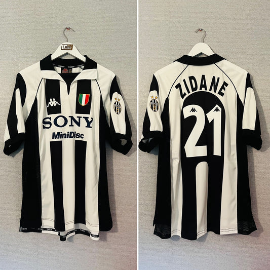 Juventus home football shirt
1997/98 Zidane XL