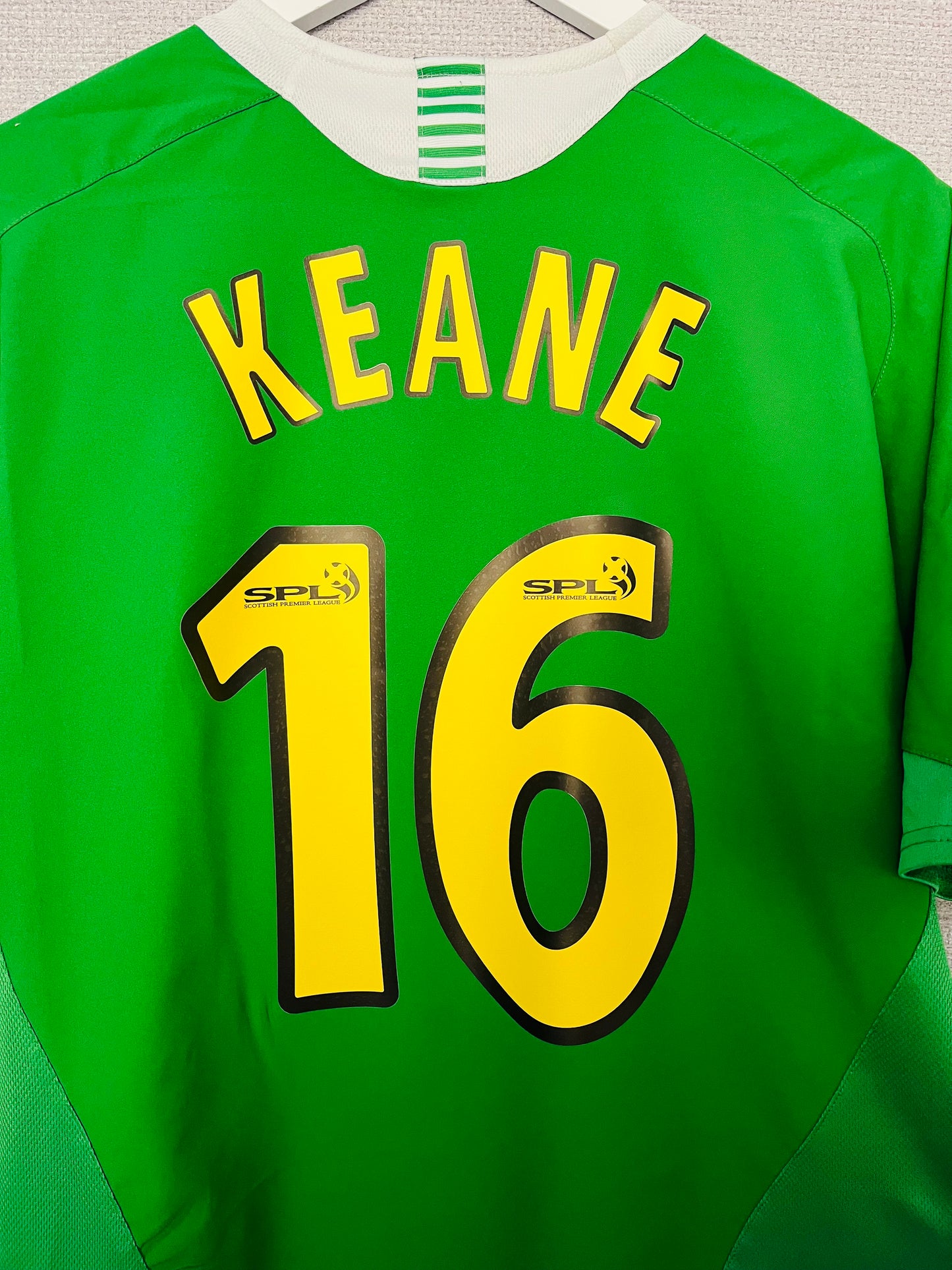Glasgow Celtic away football shirt
2005/06 Keane Large