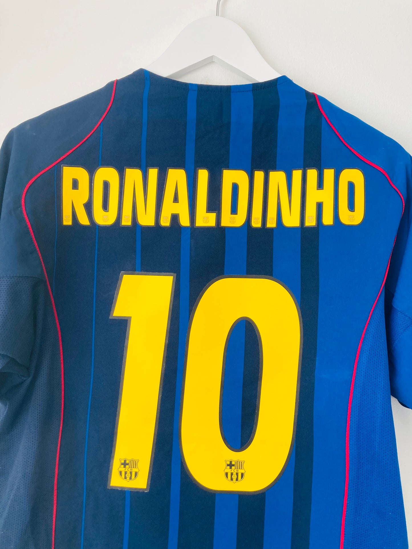 Barcelona away football shirt 2004/05 Ronaldinho Medium