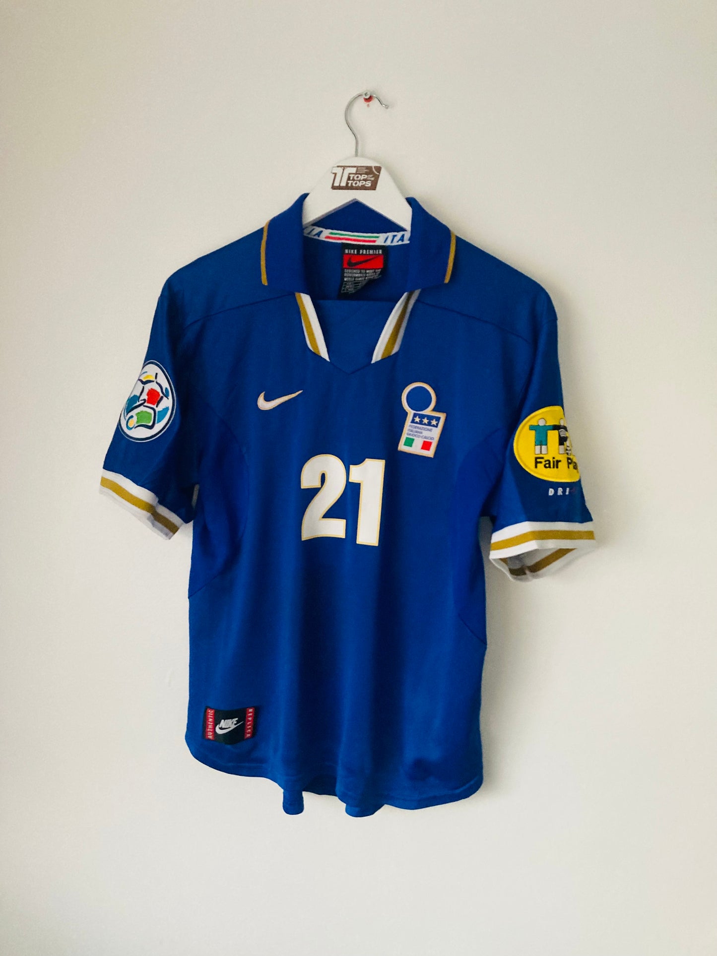Italy home football shirt
Euro 1996 Zola medium