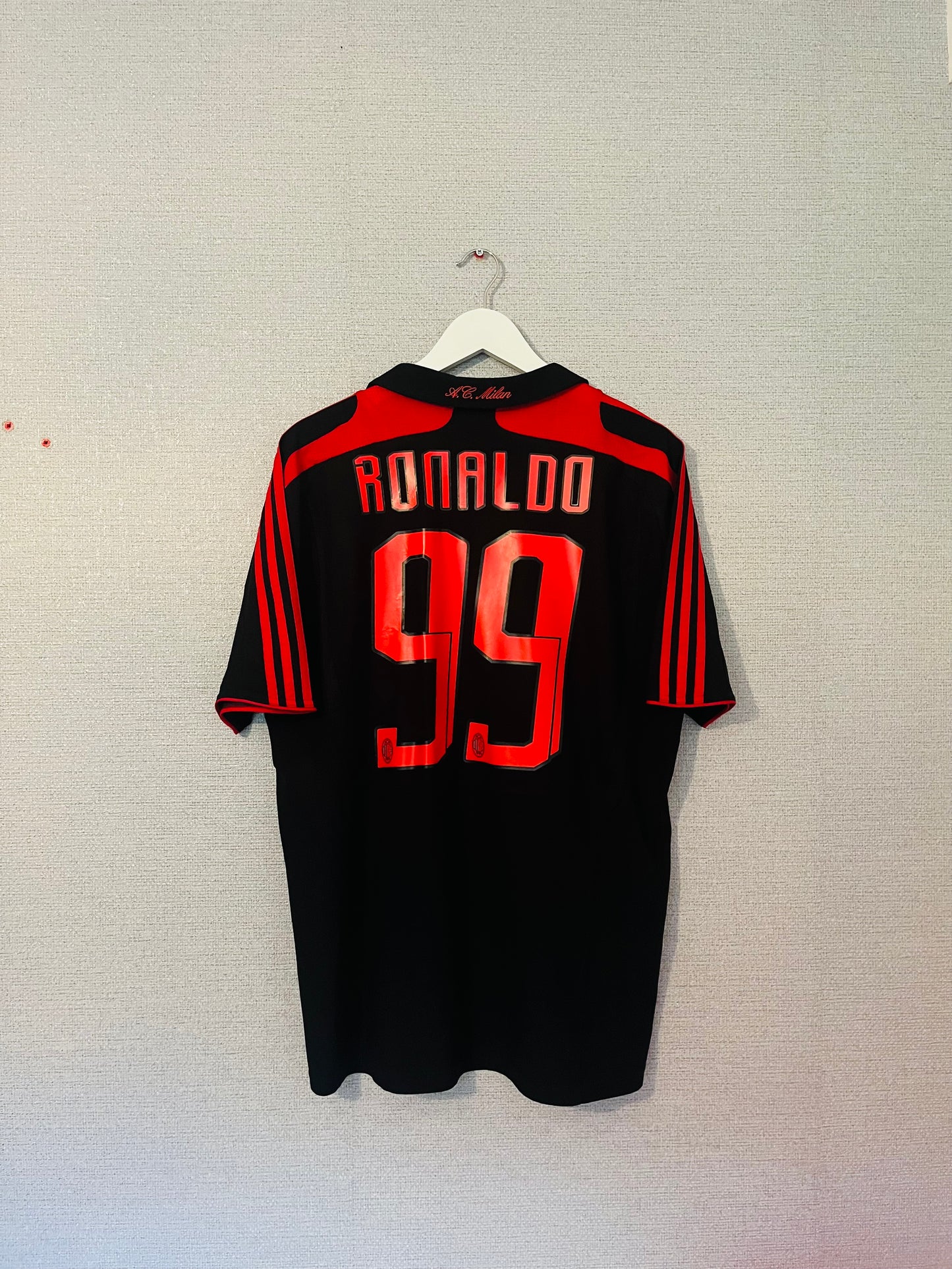 AC Milan third football shirt
2007/08 Ronaldo Large