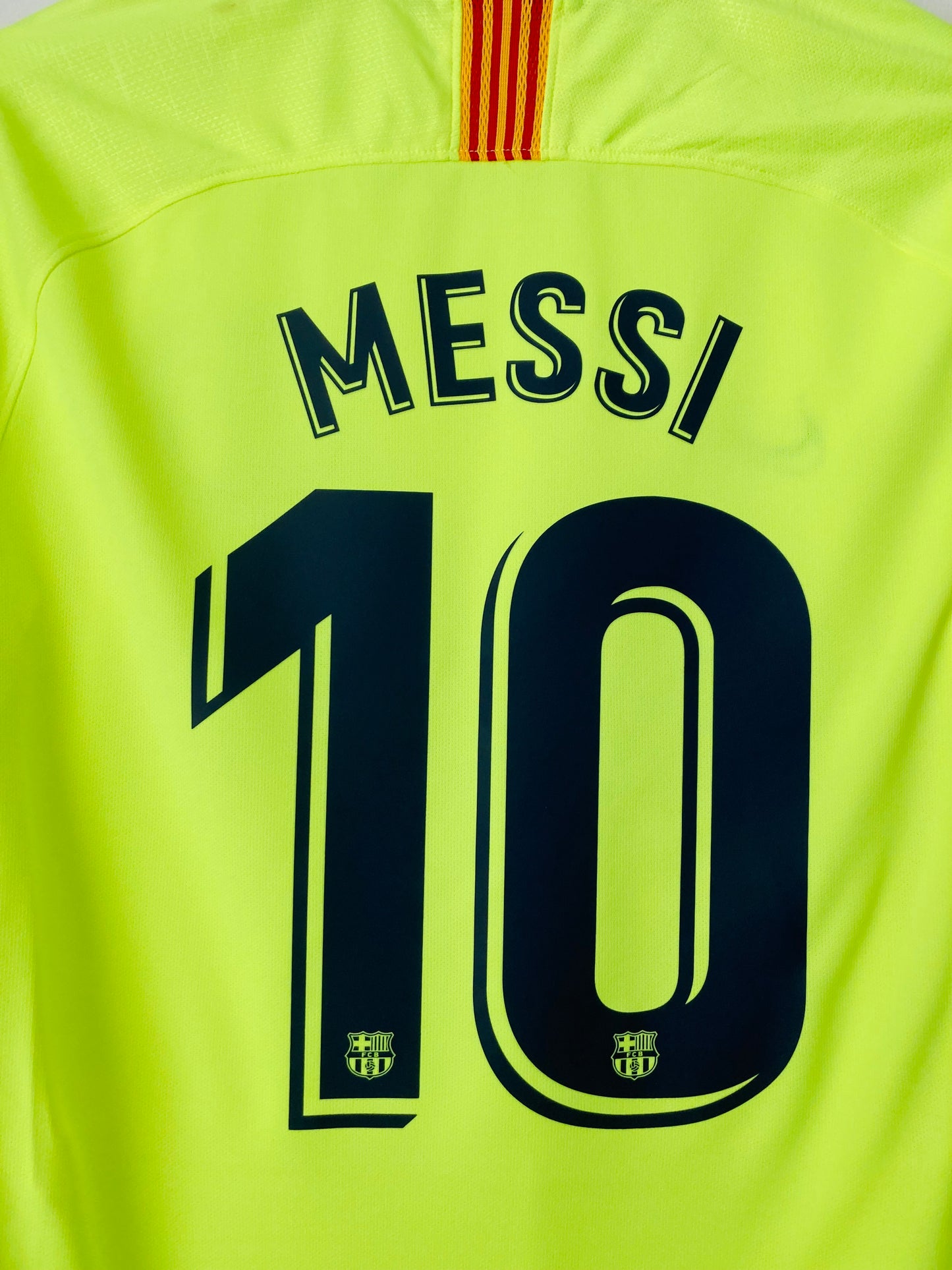 Barcelona away football shirt
2018/19 Messi Large