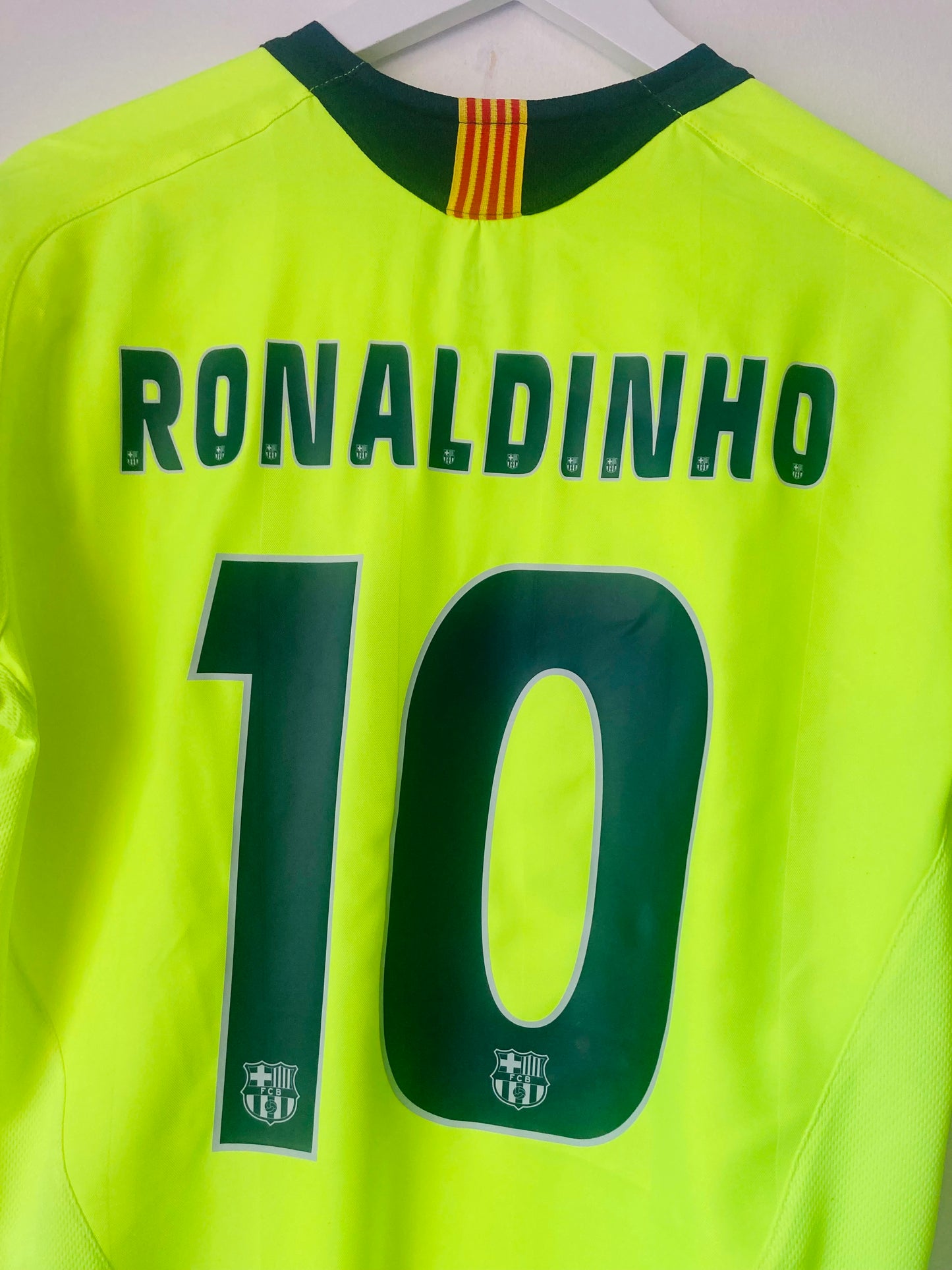 Barcelona away football shirt 2005/06 Ronaldinho Medium