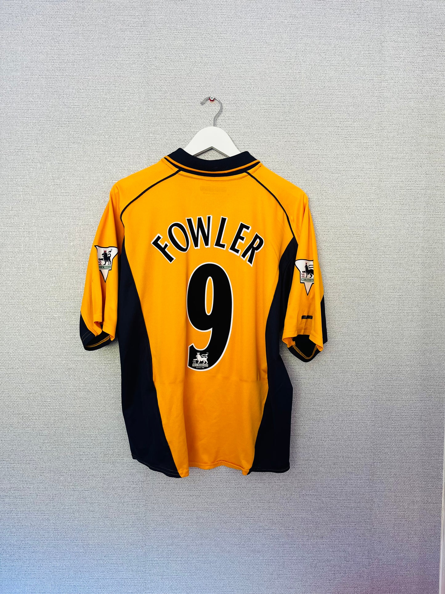 Liverpool away football shirt
2000/02 Fowler Large