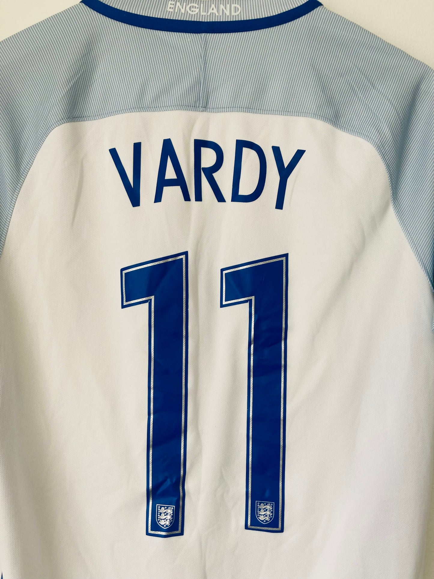 England home football shirt
2016/17 Vardy small