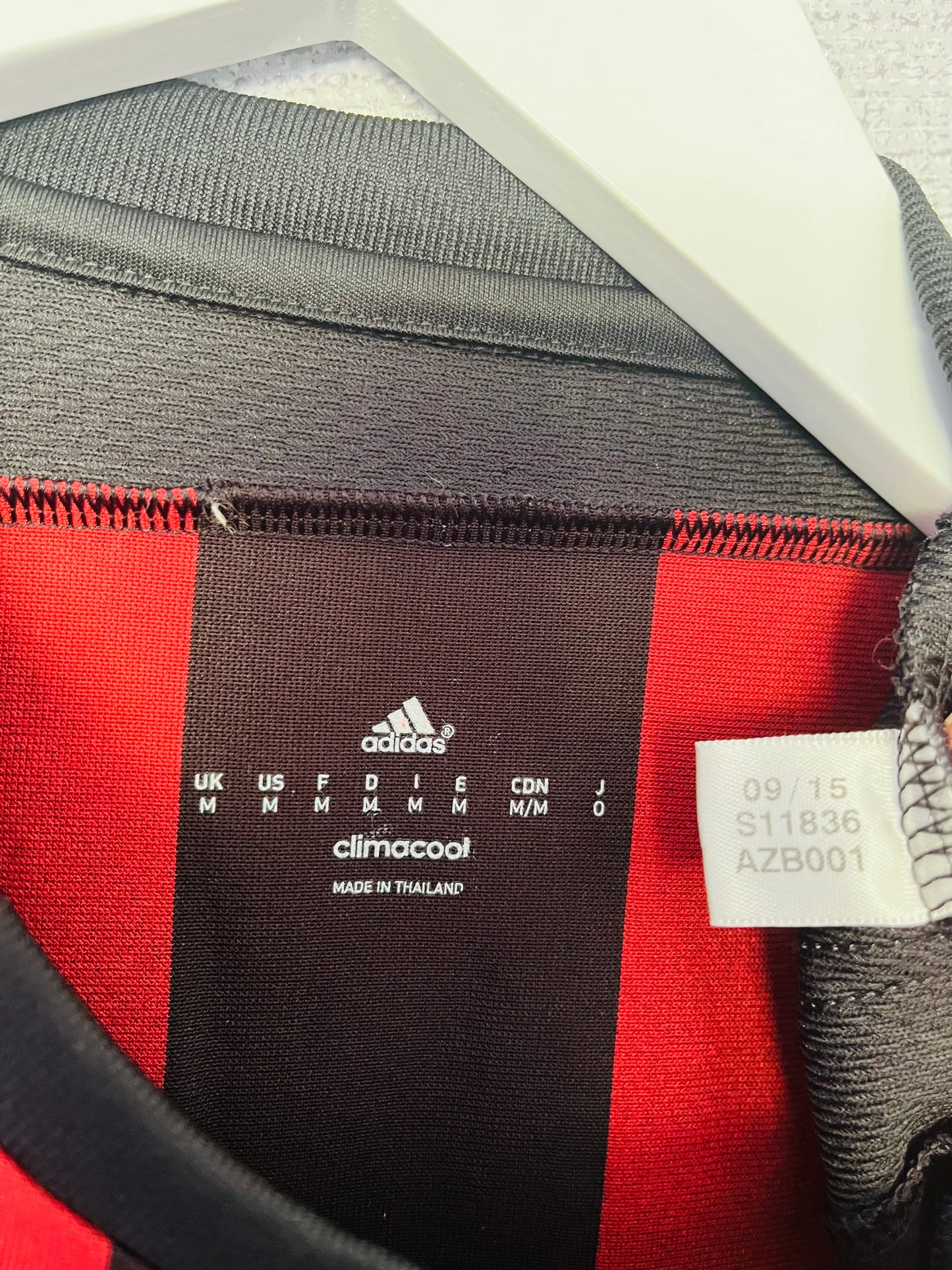 AC Milan home football shirt
2015/16 Honda Medium