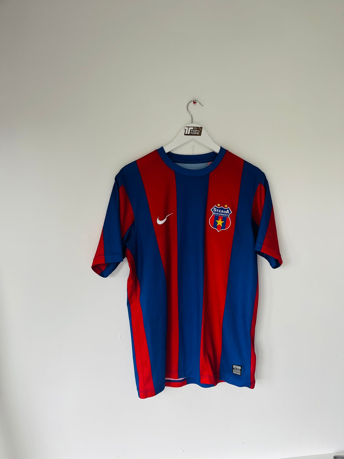 Steaua Bucharest (Bucuresti) home football shirt
2009/10 Medium
