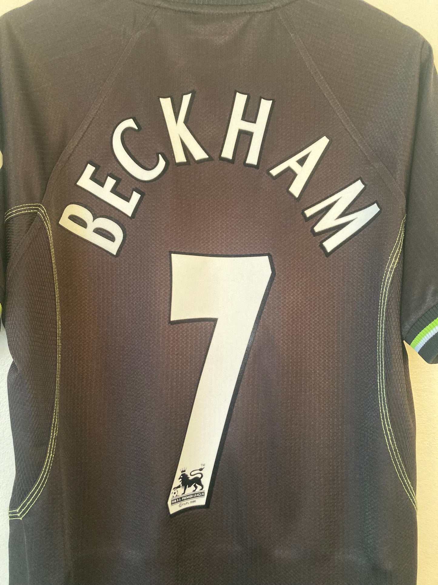 Manchester United third football shirt 1998/99 Beckham medium