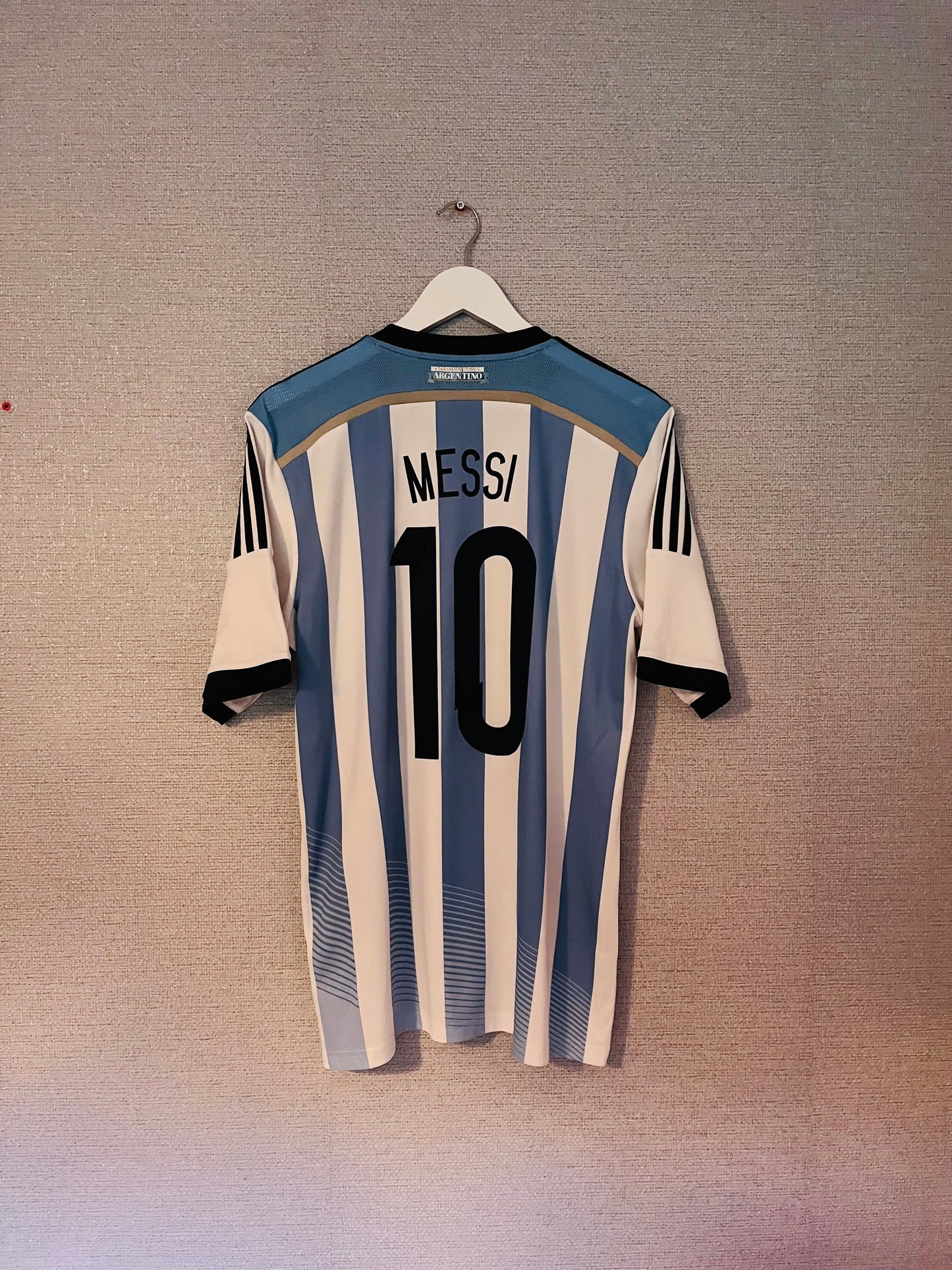 Argentina home football shirt     W/C 2014 Messi Large