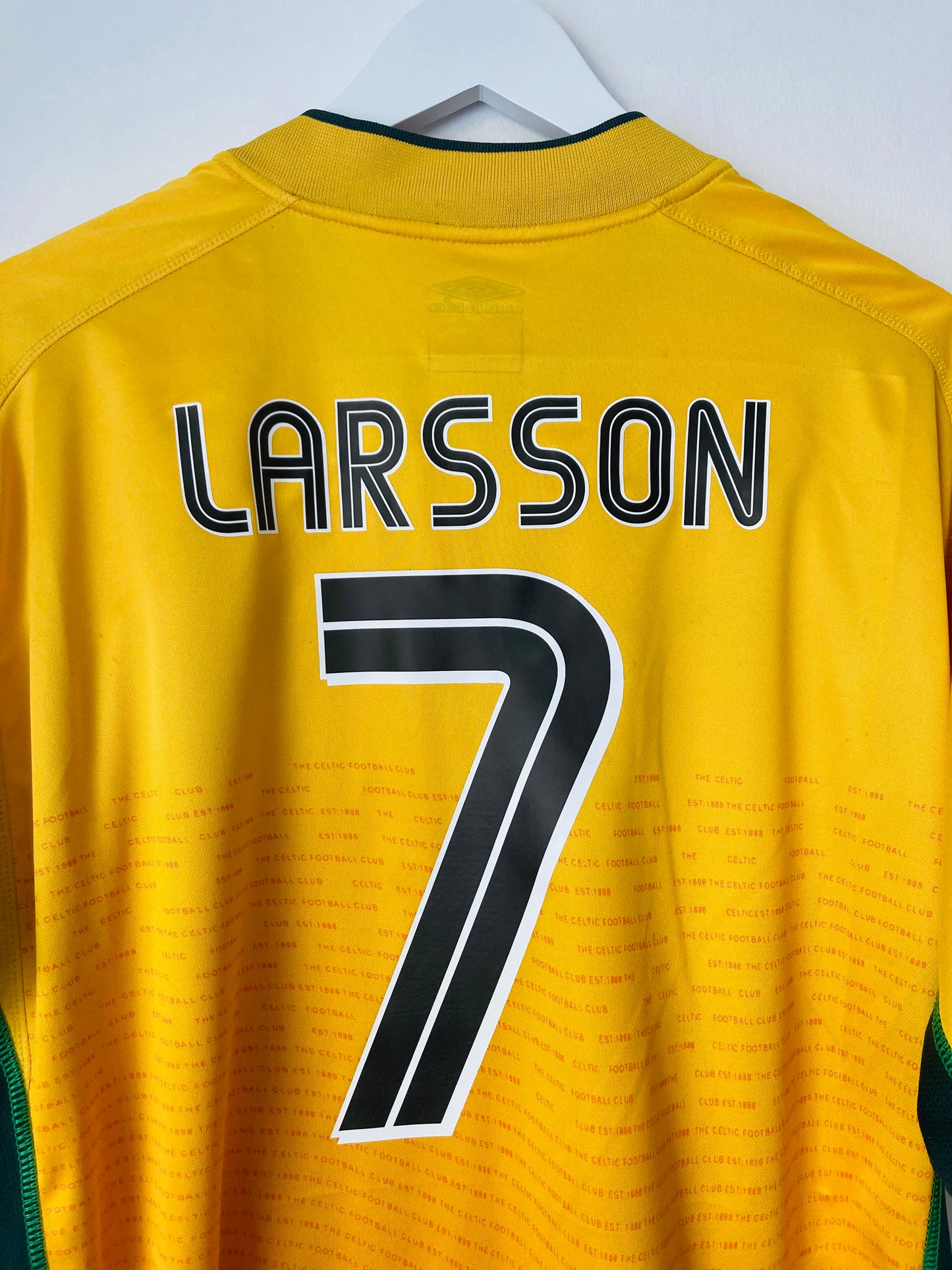 Glasgow Celtic away football shirt
2002/03 Larsson XL