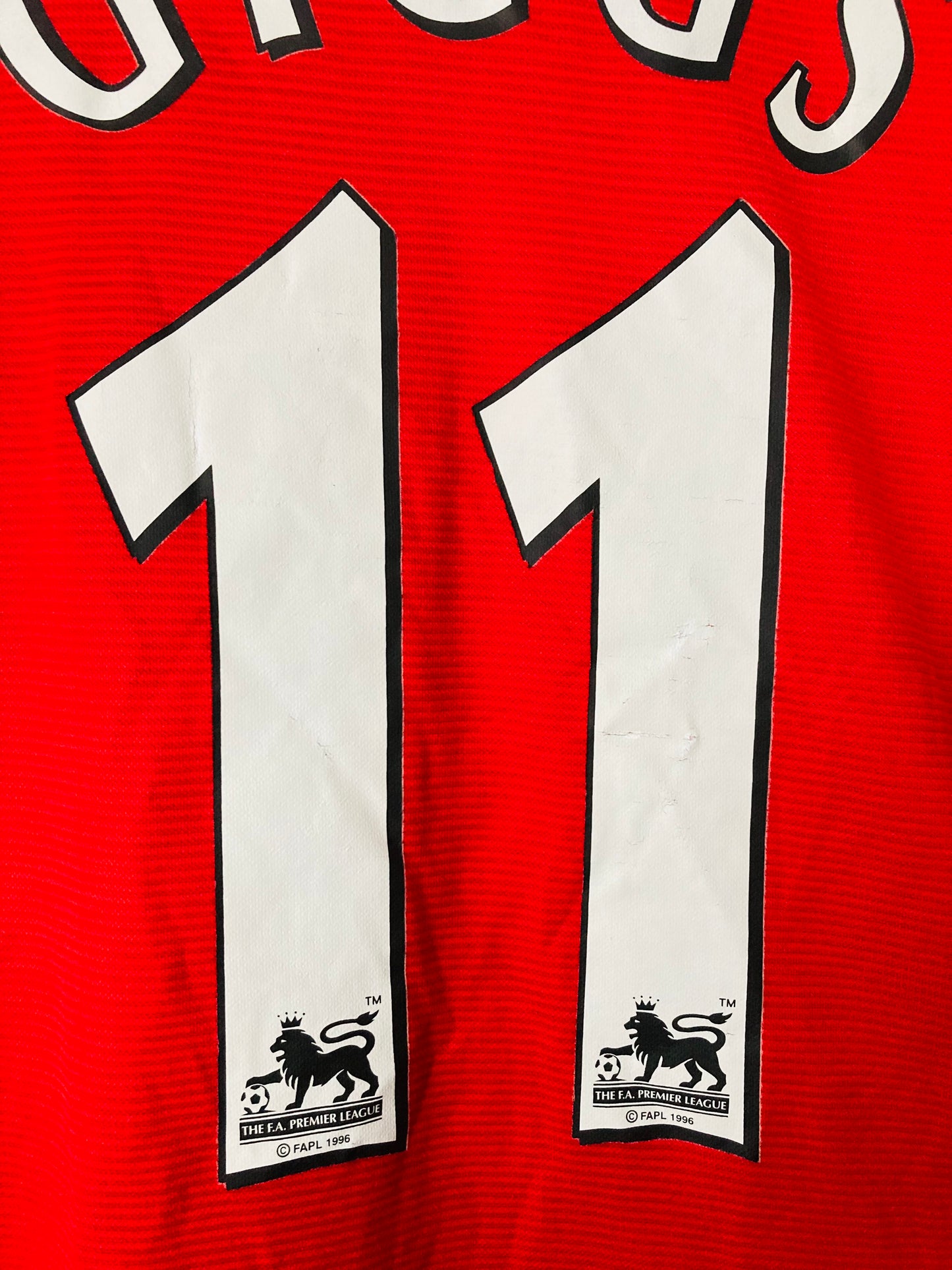 Manchester United home football shirt
2000/02 Giggs XL