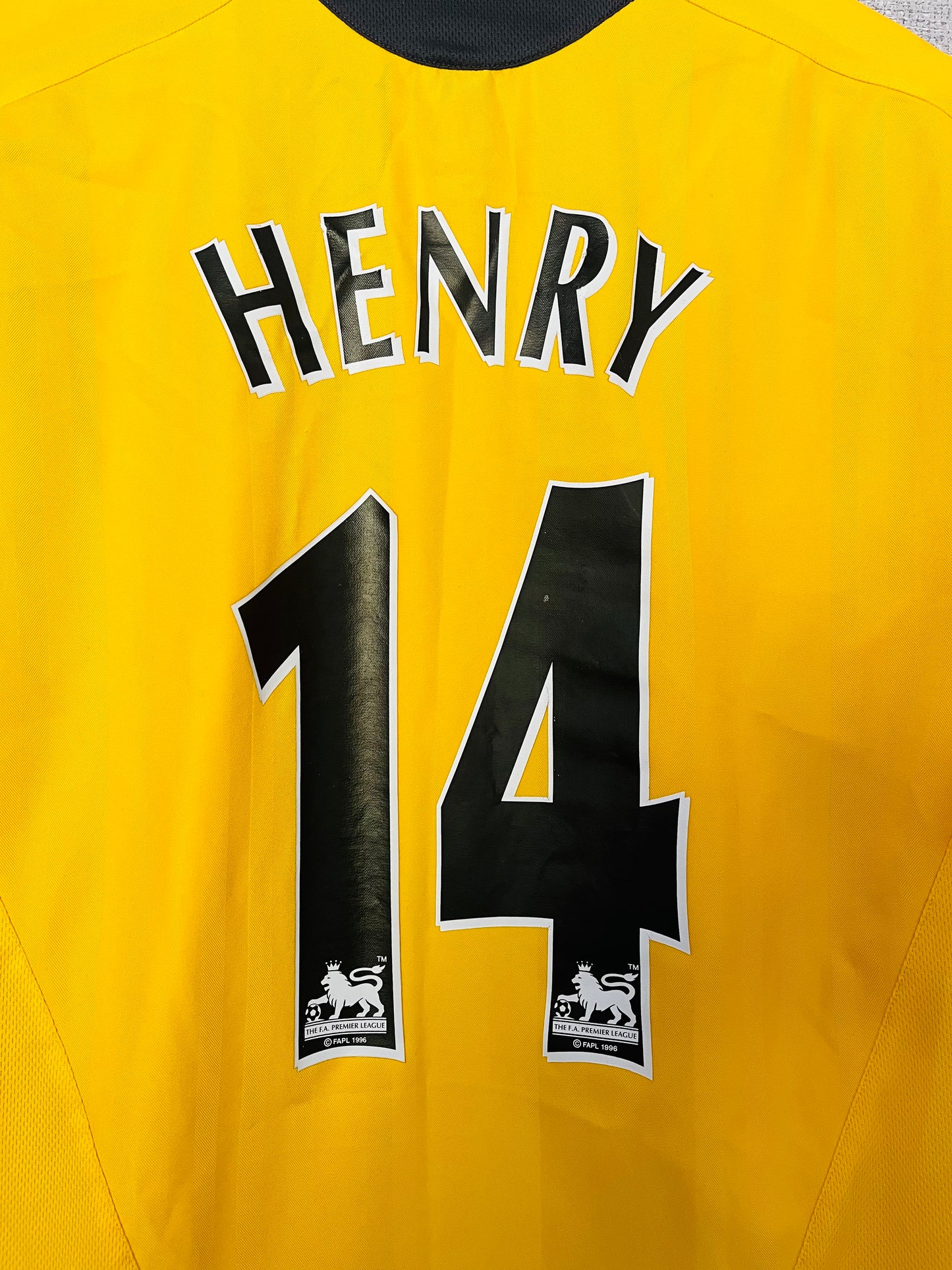 Arsenal away football shirt
2005/06 Henry Medium