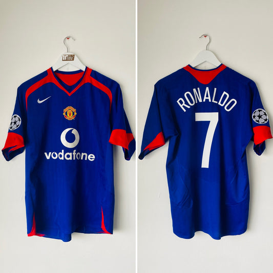 Manchester United away football shirt
2005/06 CR7 Medium