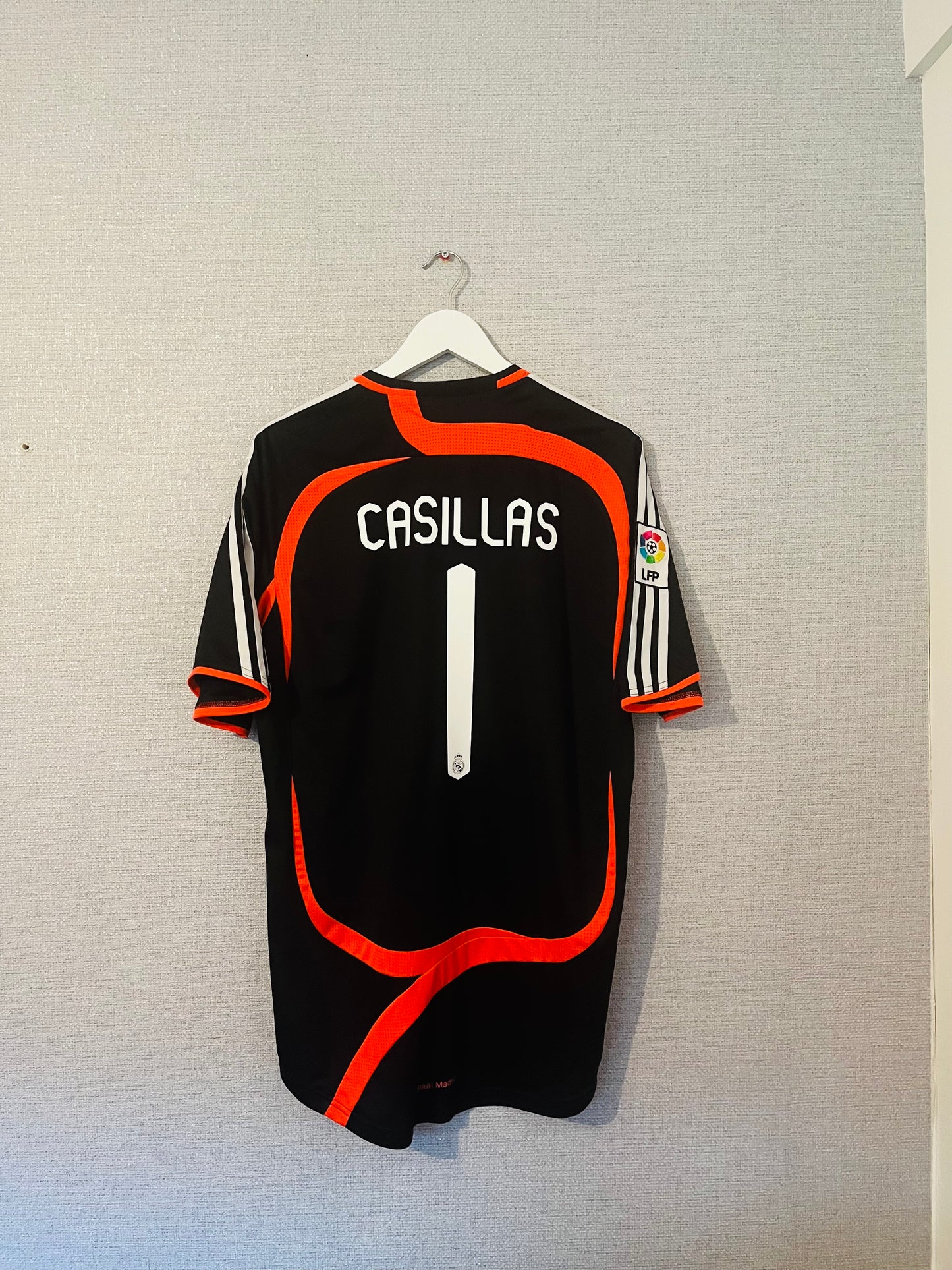 Real Madrid goalkeeper football shirt 2007/08 Casillas XL