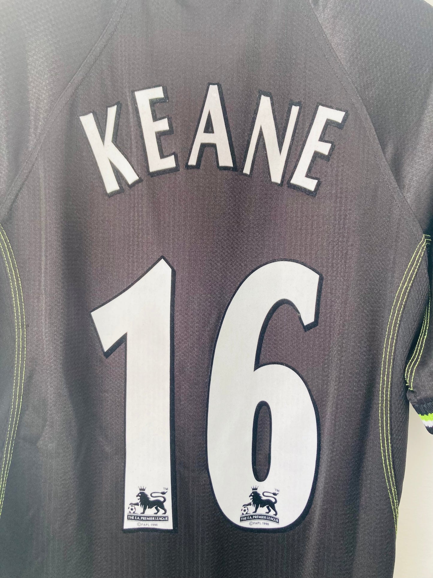 Manchester United third football shirt 1998/99 Keane Medium