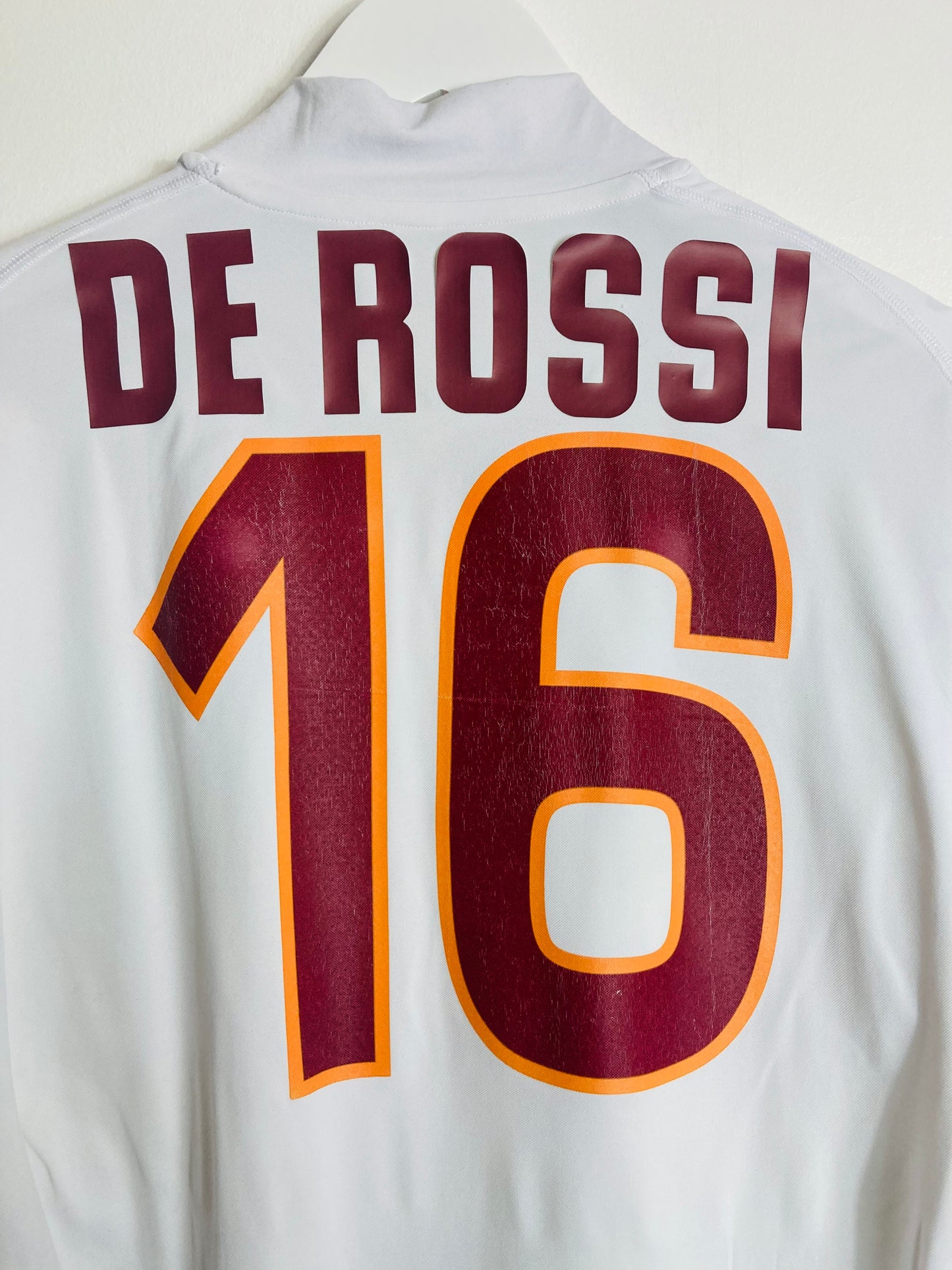 Roma away football shirt
2008/09 De Rossi XL