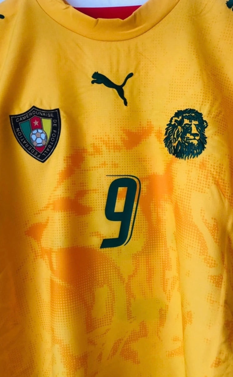 Cameroon away football shirt
Eto’o