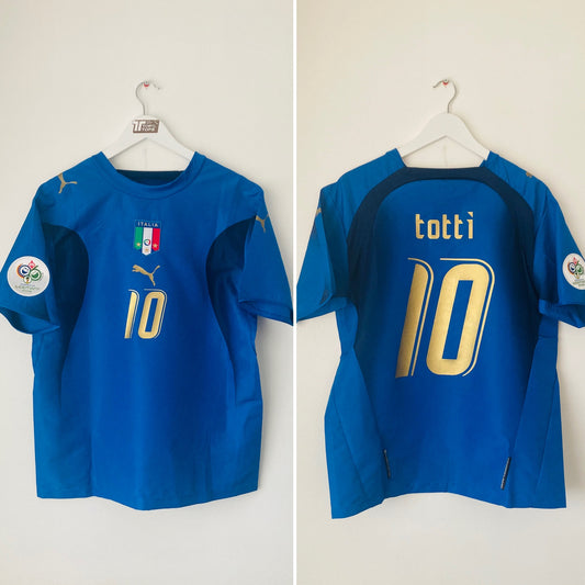 Italy home football shirt            W/C 2006 Totti Medium BNWTs