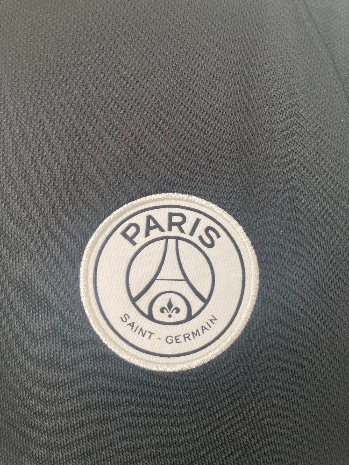 PSG third cup football shirt
2018/19 Neymar Jr medium