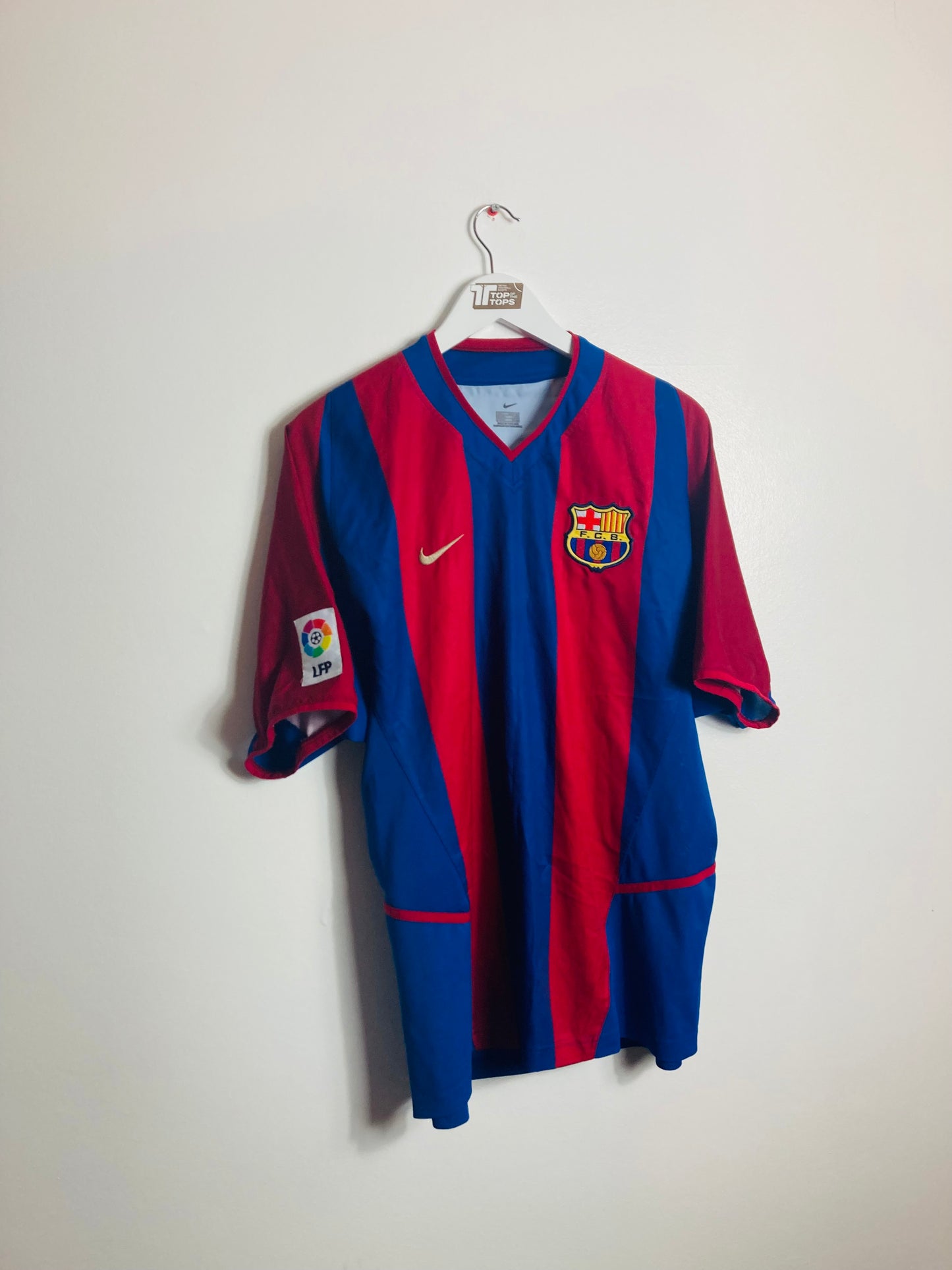 Barcelona home football shirt
2002/03 Iniesta Large
