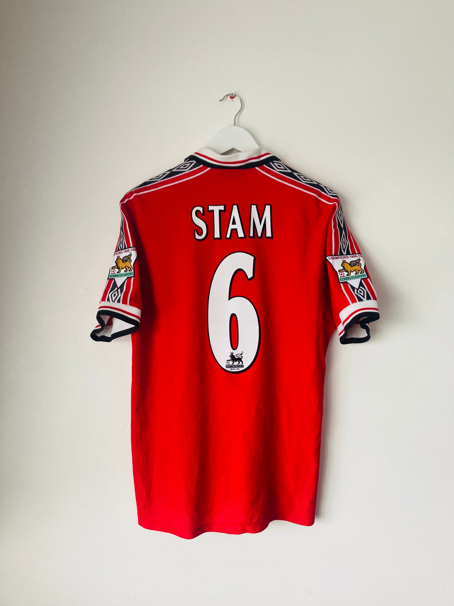 Manchester United home football shirt 1999/2000 Stam Large