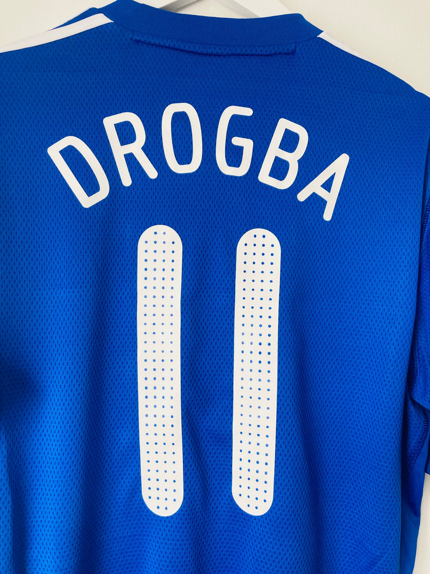 Chelsea home football shirt 2009/10 Drogba Large