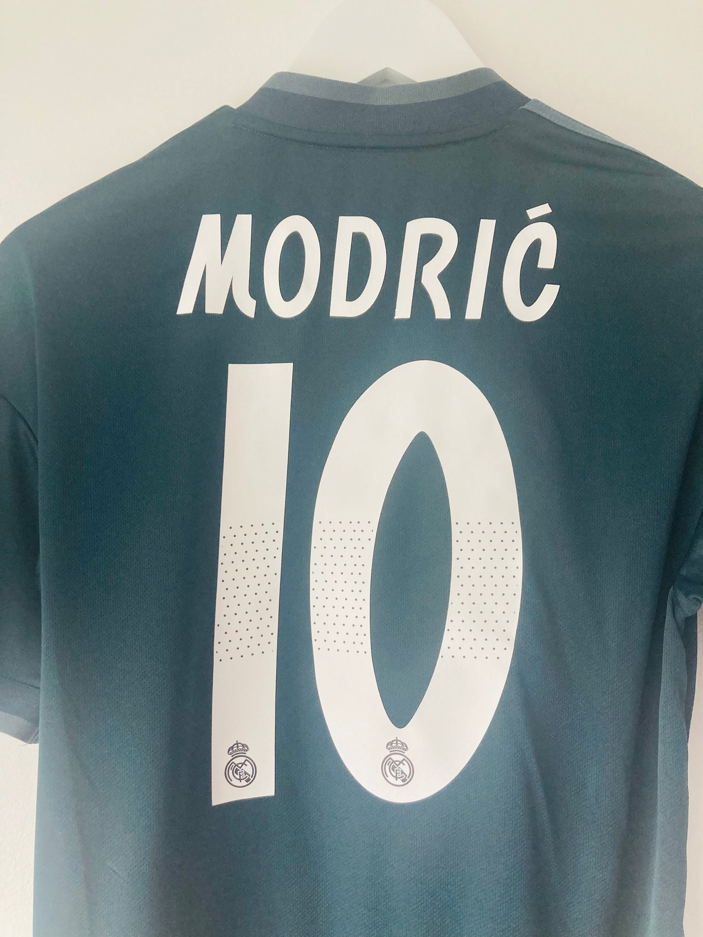 Real Madrid away football shirt 2018/19 Modric small