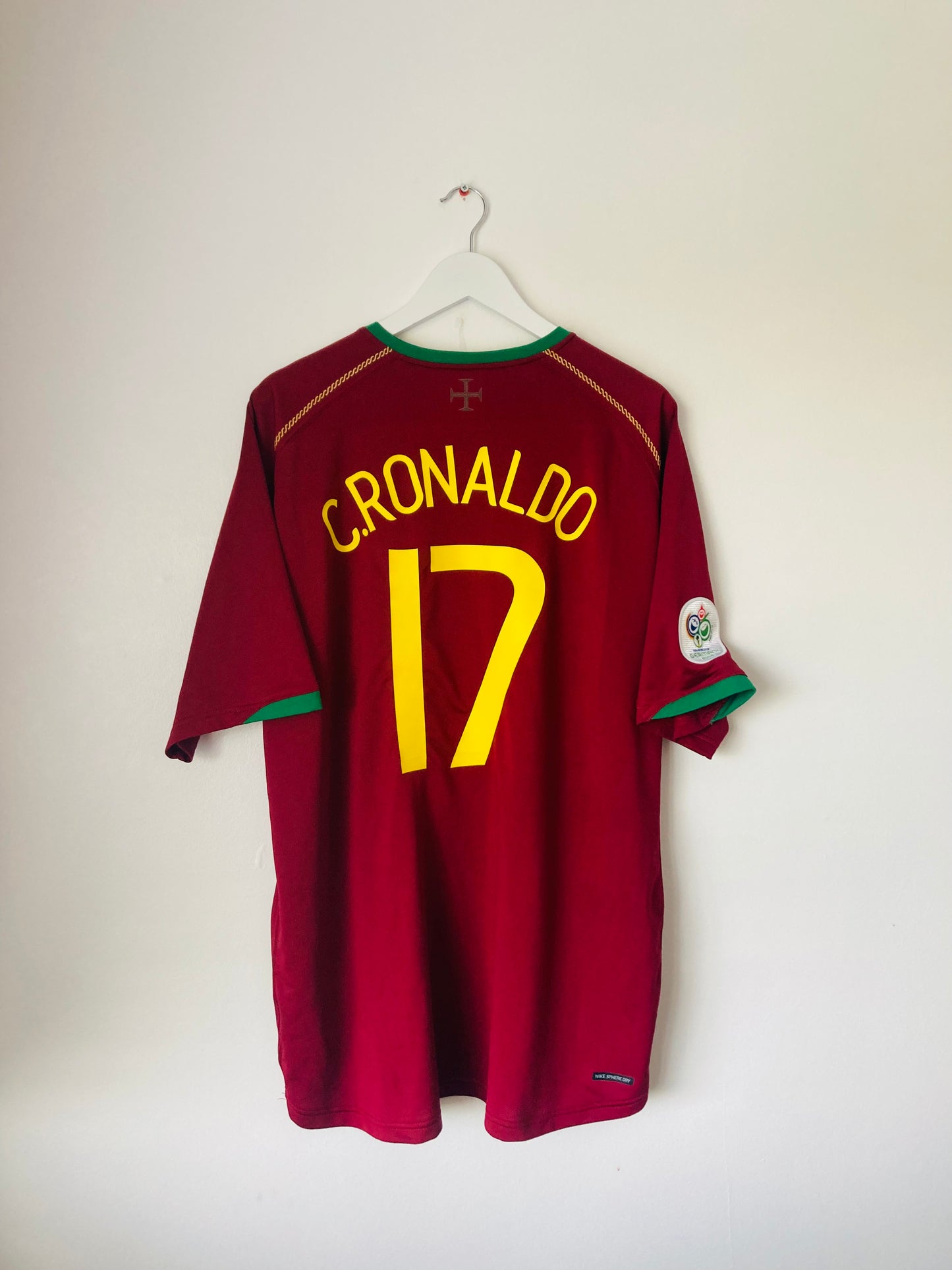 Portugal home football shirt
W/C 2006 Ronaldo XXL