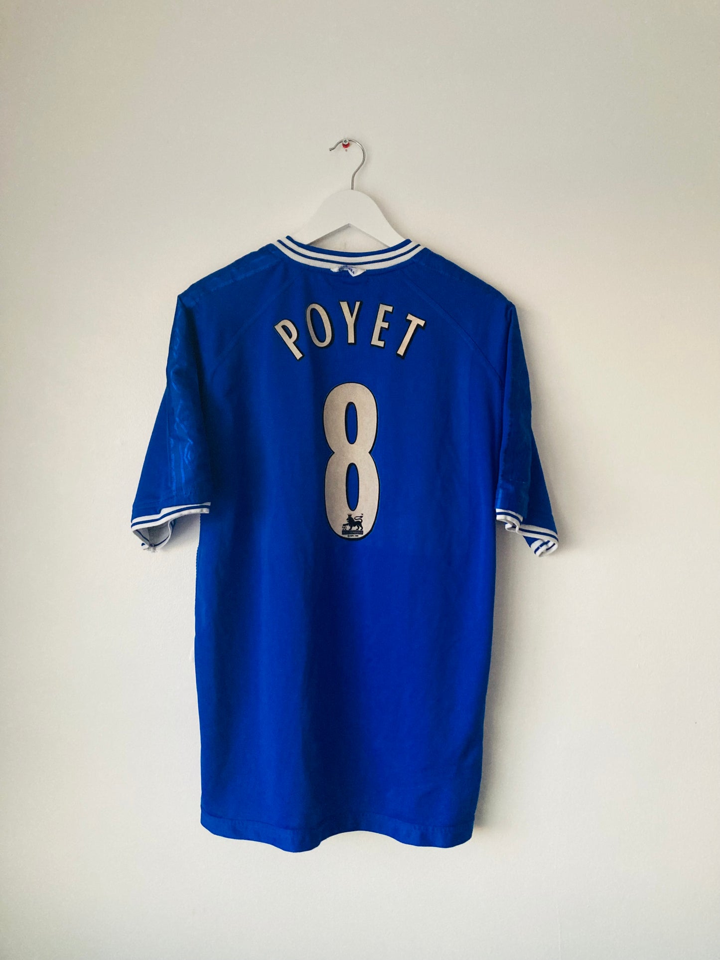 Chelsea home football shirt
1999/2000 Poyet XL