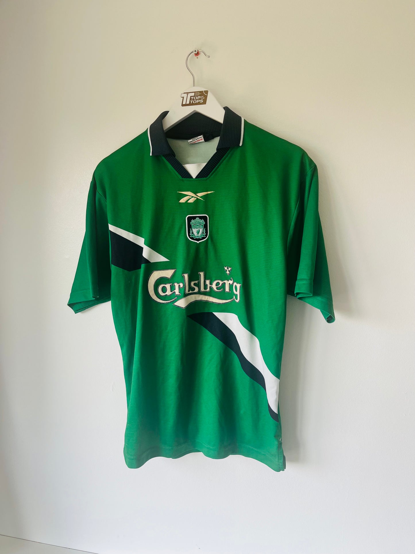 Liverpool away football shirt
1999/2000 Small