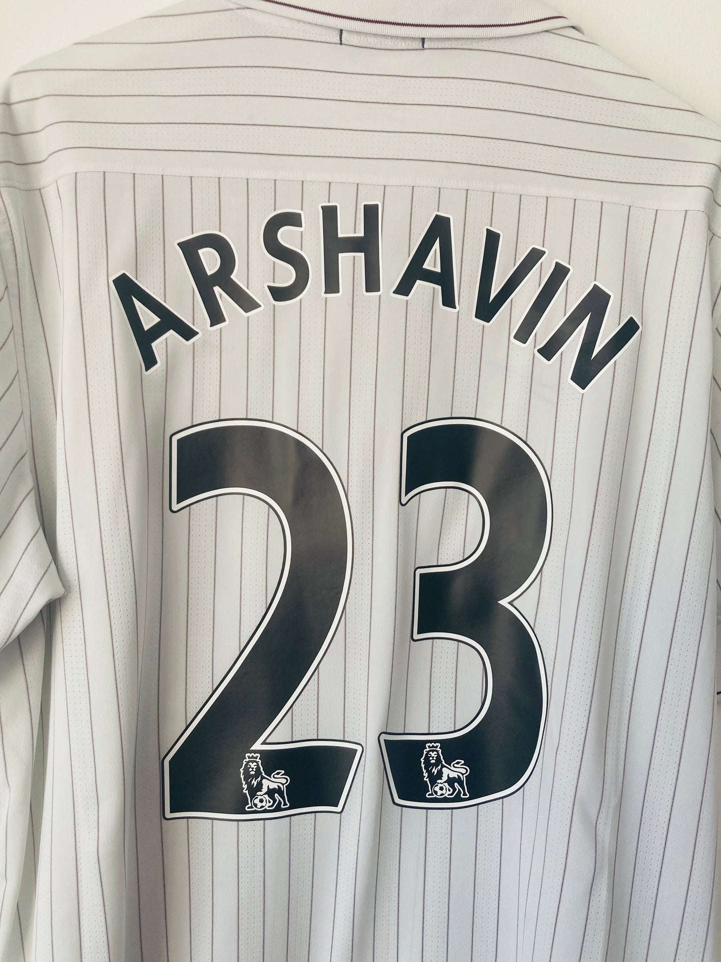 Arsenal third football shirt
2009/10 Arshavin XXL