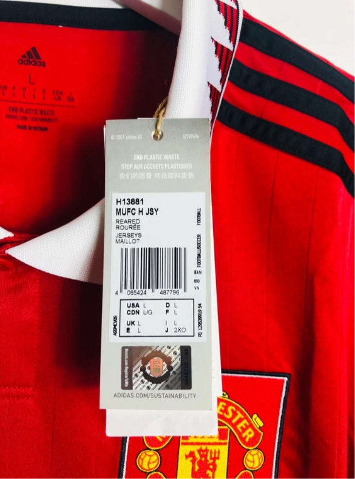 Manchester United home football shirt
Mainoo large 2022/23