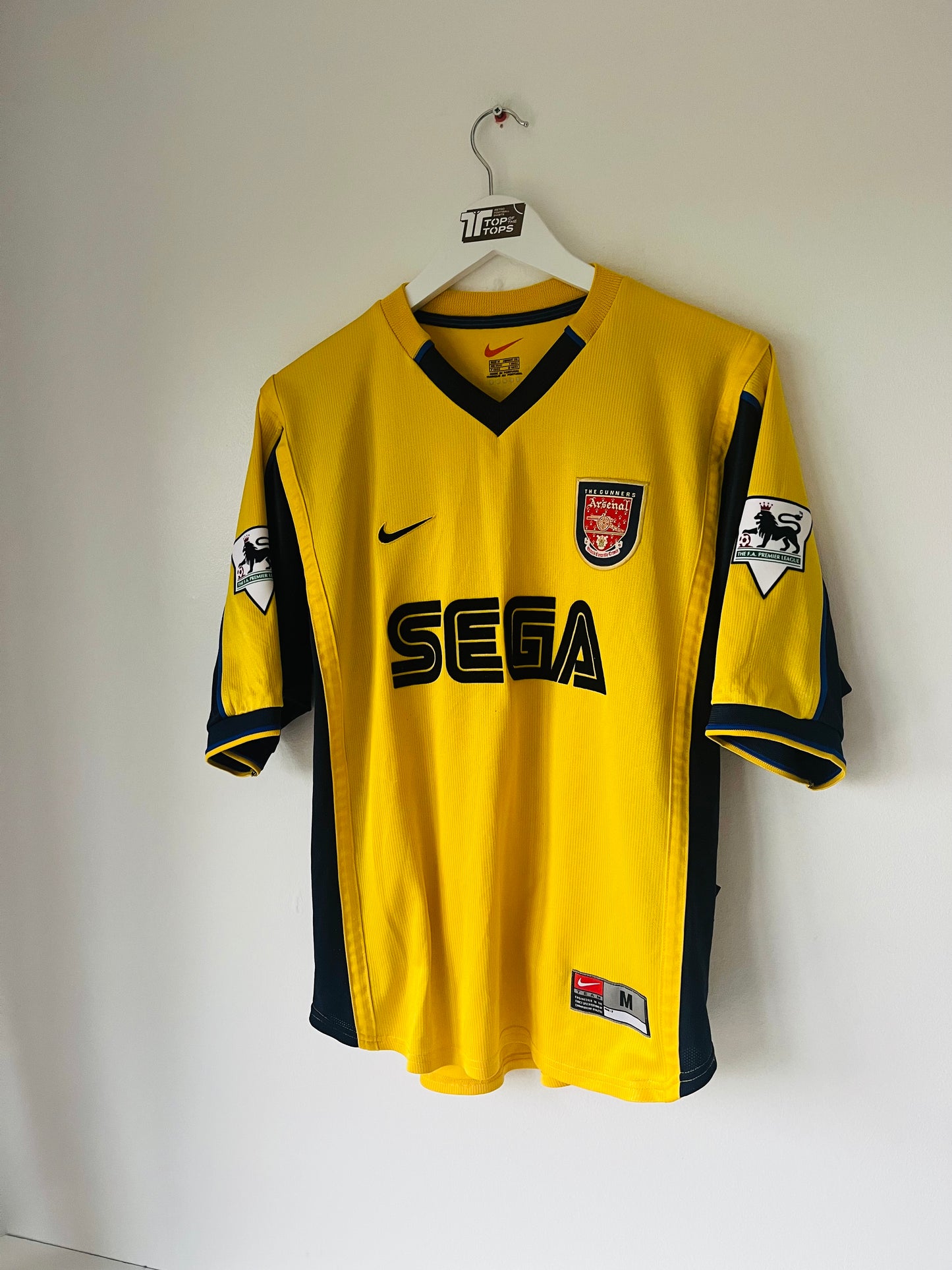 Arsenal away football shirt
1999/2001 Vieira Medium