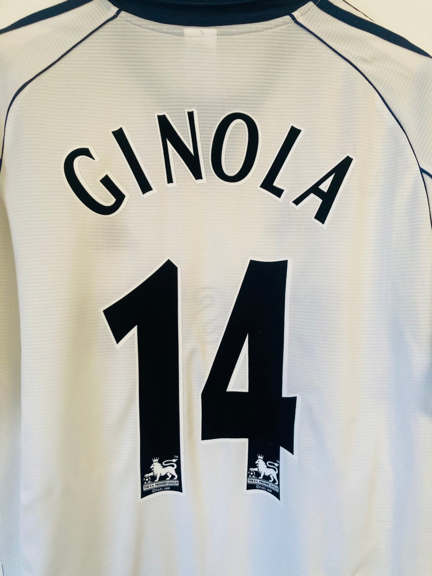 Tottenham Hotspur home football shirt
1999/2001 Ginola Large