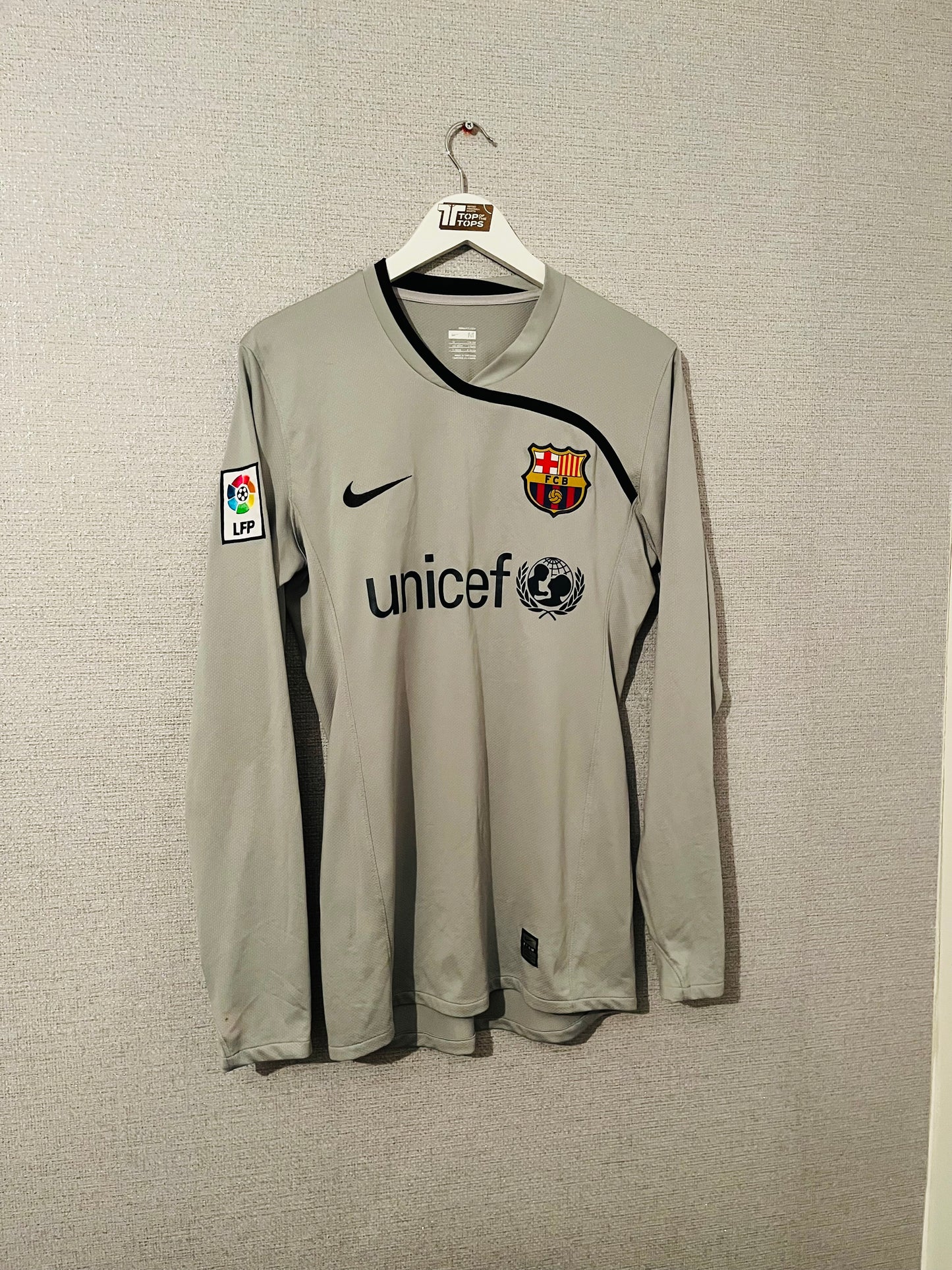 Barcelona goalkeeper football shirt 2008/09 Valdes Medium