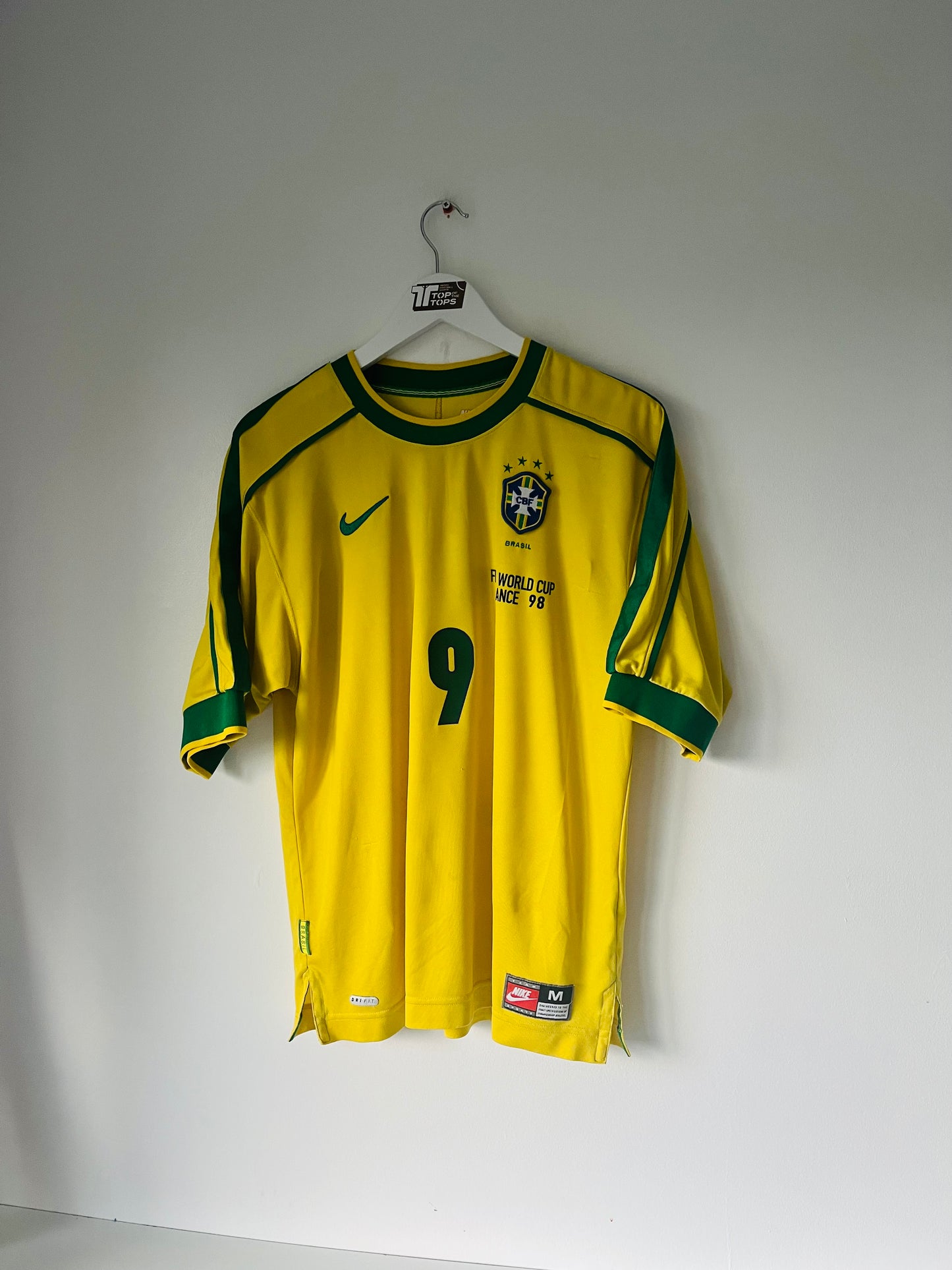 Brazil home football shirt
W/C 1998 R9 medium